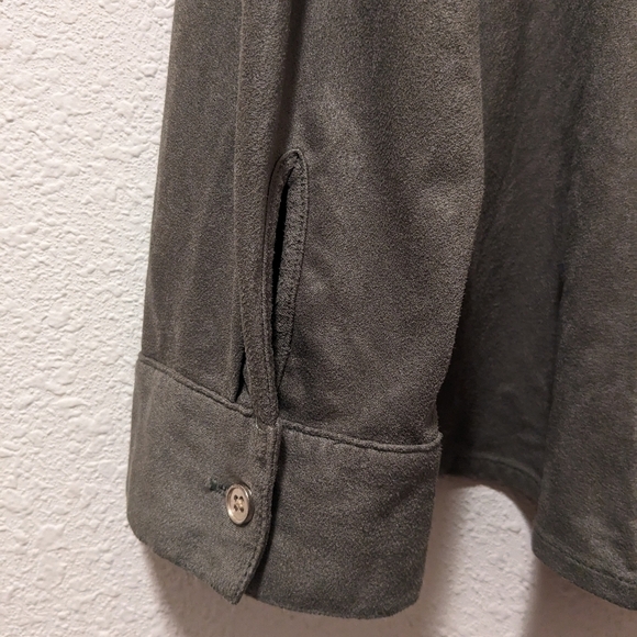 Chico's Olive Green Velvet Velour Long Sleeve Button-Up Shirt Size L - Picture 8 of 10